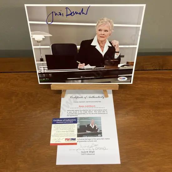 Judi Dench "M" James Bond Signed 20 x 25cm Colour Photo With Authentication PSA/DNA S37252